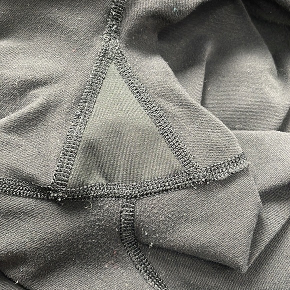 Lululemon Black Capri with Blue Floral Waist Size 4 - Picture 4 of 6